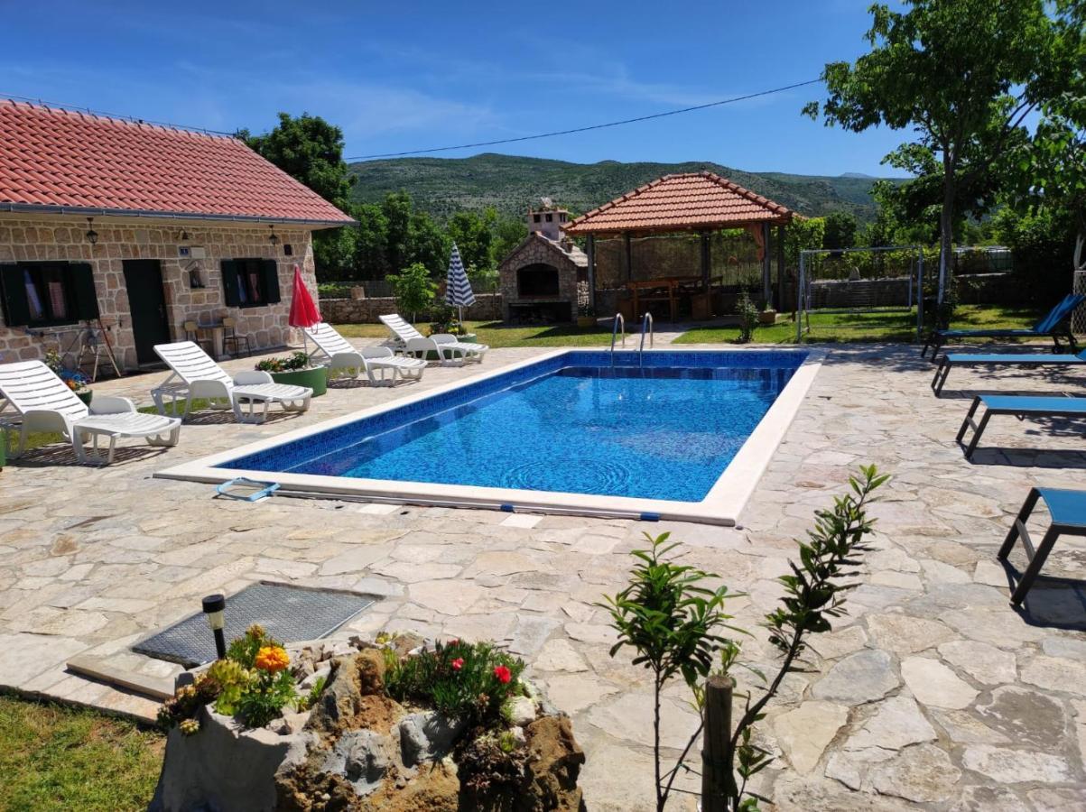 Nikini Dvori Villa Gradac  Buitenkant foto