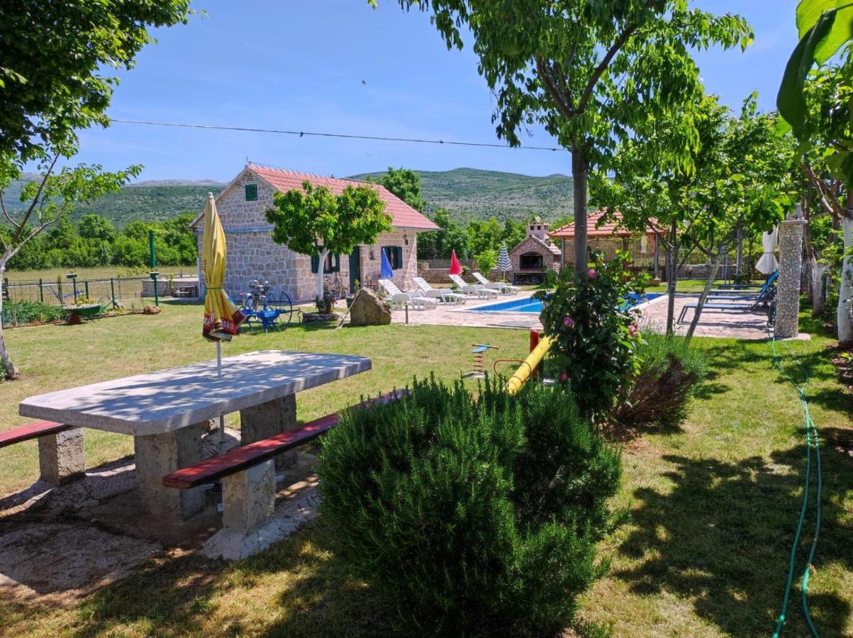 Nikini Dvori Villa Gradac  Buitenkant foto